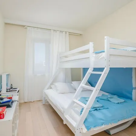 Family Friendly With A Swimming Pool Vantacici, Krk - 19252 Daire *