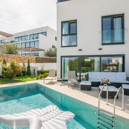 Family-friendly With Swimming Pool Vantacici - Krk - 19252 *